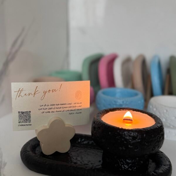 طقم لافا – شمعة وورد على قاعدة أنيقة